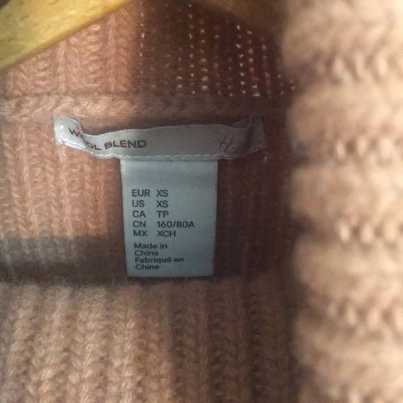 Lovely  warm fall/ winter cozy sweater. - Picture 4 of 4